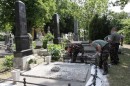 Palotai úti temető sírok rendbehozása 007.JPG