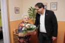Mészáros Attila önkormányzati képviselő Horváth Józsefnét köszönti 90. születésnapja alkalmából  2014 0007.jpg