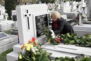 Ágoston Béla sírjánál koszorúz Brájer Éva alpolgármester asszony 2012.10.31. 0002.JPG