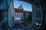 Kertmozi a Városháza udvarán