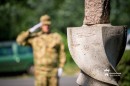 Veteránok tisztelegtek a Repülős és Ejtőernyős Emlékműnél