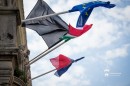 Fekete zászló-gyász-buszbaleset- a Városháza erkélyén