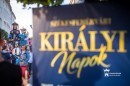 Királyi Bábok vonulása a Fő utcán