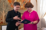 Polgármesteri elismerés dr. Keresztury Lászlónénak 