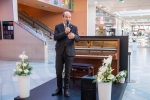 Közösségi zongora a Plázában