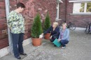 Széna Téri Általános Iskola ünnepélyes tujaültetés 0013.jpg