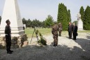 Hősök Napja alkalmából, a háborúkban elesett katonák emléke előtt tisztelegve  2016. 0024.jpg